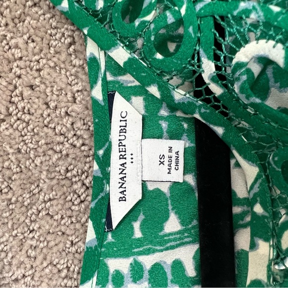 Banana Republic Factory XS green and white blouse - Picture 4 of 5